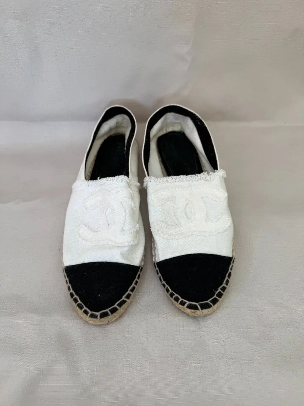 Authentic Chanel CC Canvas Espadrilles White Black Cap Toe Flats 39 11P Spain